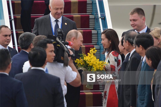 Được tặng hoa cho Thủ tướng Lý Hiển Long, đây là cô gái hot nhất MXH sáng nay - Ảnh 5.