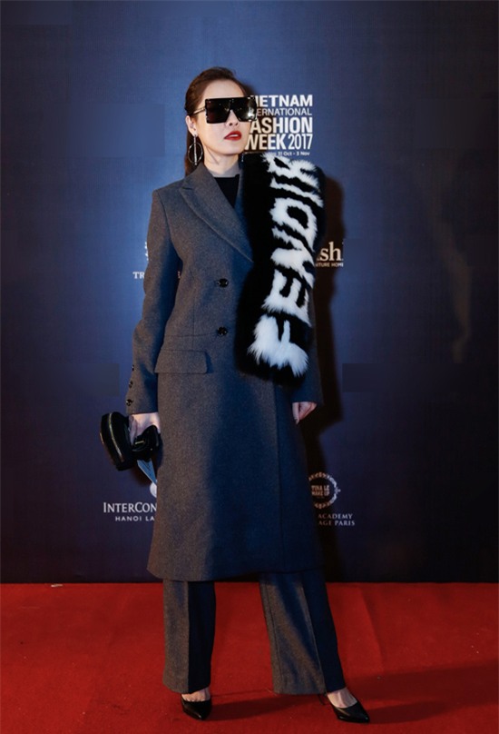 Trang Trần diện đồ lòe loẹt - Lý Nhã Kỳ ăn vận rườm rà lọt top sao mặc xấu tuần này-6