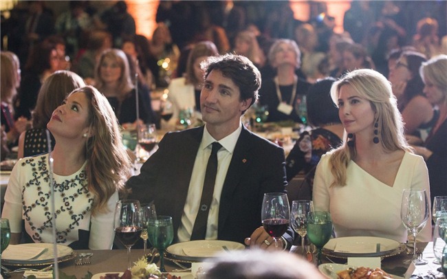 Đi công du tới đâu, Thủ tướng Justin Trudeau cũng phong thái ngời ngời, thu hút mọi ánh nhìn từ mọi người - Ảnh 14.