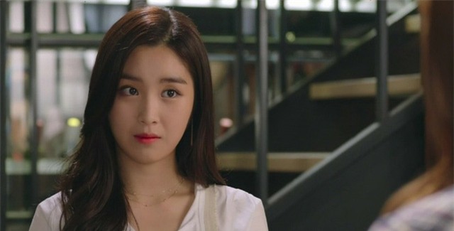 man tra thu cao tay cua nguoi phu nu khien hai nguoi dan ong phai quy goi cau xin hinh anh 1