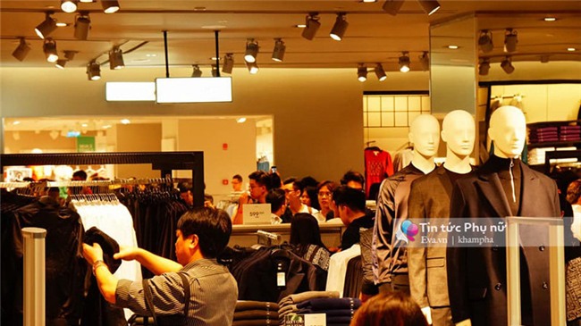 khai truong h&m: su co xay ra, khach hang buc xuc tranh cai voi nhan vien an ninh! - 6