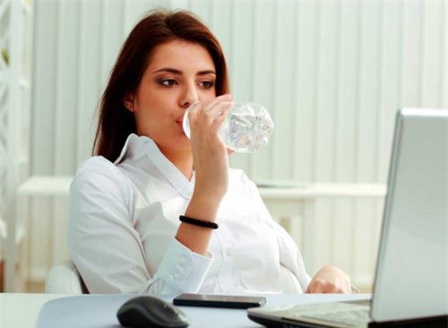 10 thói quen giết dần giết mòn bộ não vô tình bạn vẫn làm hàng ngày mà không hay biết - Ảnh 10.