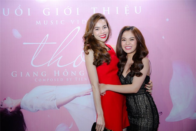 Từ sau cuộc thi X-Fator và The Remix, Giang Hồng Ngọc ngày càng khẳng định được tài năng của mình. Với sự nỗ lực và theo đuổi đam mê ca hát cũng như luôn tìm kiếm những cơ hội để vươn lên, Giang Hồng Ngọc đã có những thành quả rất tốt trên con đường nghệ thuật của mình, thật sự tỏa sáng và được khán giả yêu thương nhiều hơn. - Tin sao Viet - Tin tuc sao Viet - Scandal sao Viet - Tin tuc cua Sao - Tin cua Sao