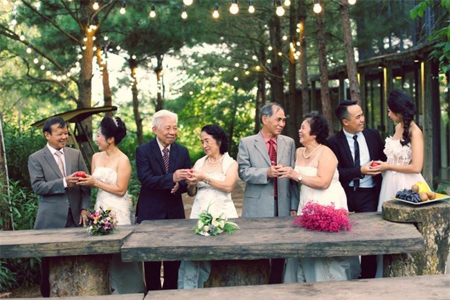 Cặp đôi cô dâu chú rể khiến cả mạng xã hội ghen tỵ vì bộ ảnh cưới độc và ý nghĩa - Ảnh 2.