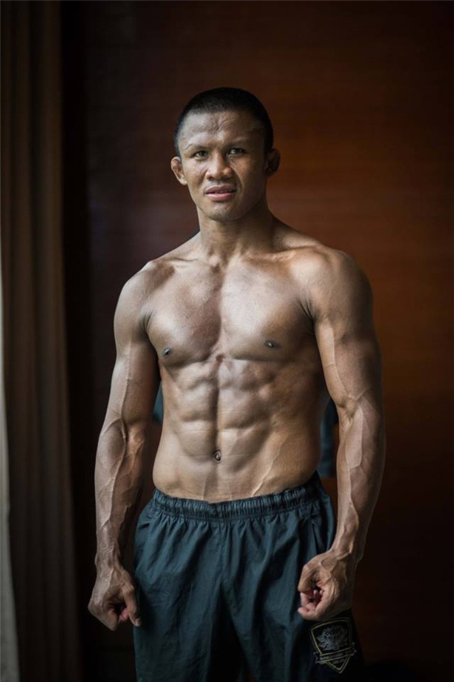 Thánh Muay Buakaw cuồn cuộn body 6 múi trước ngày đại chiến ở Trung Quốc - Ảnh 2.