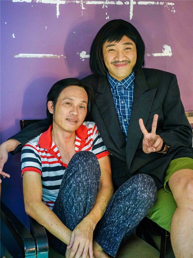 Hoai Linh an voi trong hau truong live show Kieu Minh Tuan hinh anh 4