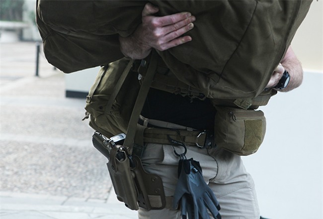 Hình ảnh đội cận vệ cùng vũ khí bí mật hộ tống TT Trump trên phố Hà Nội-6