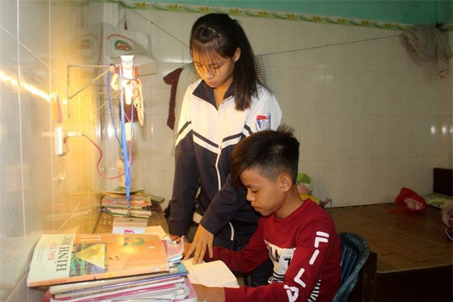 Bố ung thư, mẹ tai nạn và ước mơ dang dở của 3 chị em nữ sinh trường y - Ảnh 1.