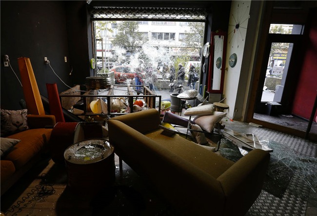 Morocco du World Cup, CDV gay bao loan o thu do Bi hinh anh 4