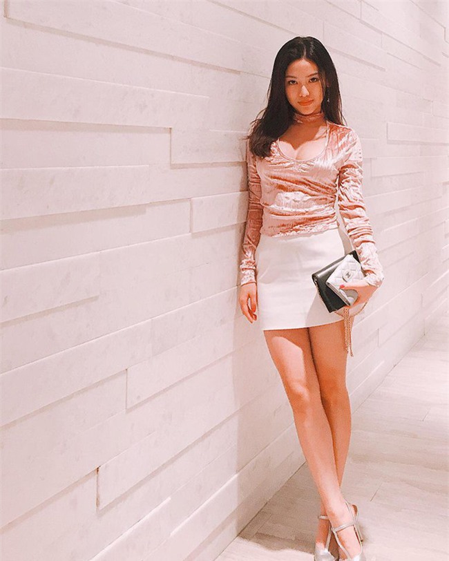 Ở tuổi 19, cô nàng lắm chiêu Thúy Vi đang tự chín ép bản thân với phong cách sexy hở bạo - Ảnh 14.