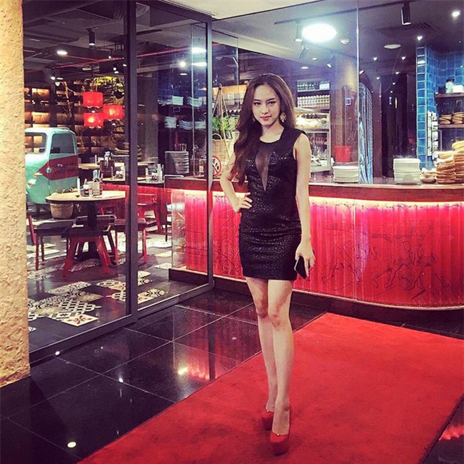 Ở tuổi 19, cô nàng lắm chiêu Thúy Vi đang tự chín ép bản thân với phong cách sexy hở bạo - Ảnh 18.