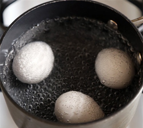 neu dang nau trung, chi em hay tranh xa 6 loi sai pho bien nay - 1