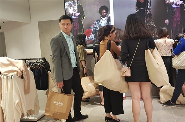 Zara, H&M: Thời trang bình dân của thế giới nhưng đắt đỏ ở Việt Nam