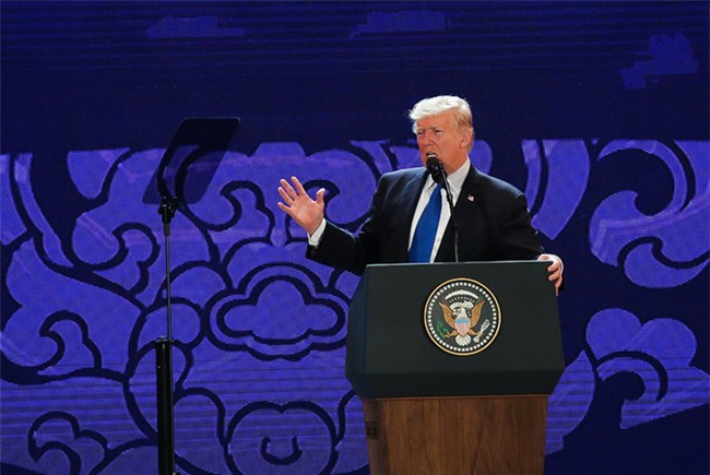 Vì sao Tổng thống Trump bay ngược vào TPHCM trước khi ra Hà Nội?