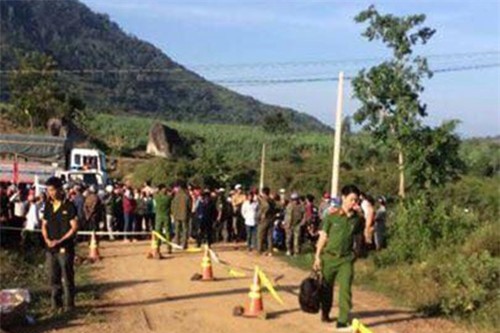 Đắk Lắk: Người phụ nữ bị sát hại dã man, thi thể bị bó trong bạt vứt xuống cống nước - Ảnh 2.