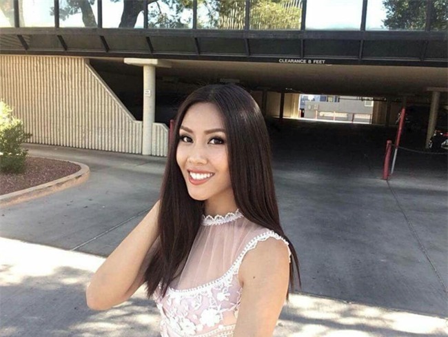 Đặt chân sang Mỹ tham dự Miss Universe 2017, Nguyễn Thị Loan đã mắc lỗi trang phục ngay ngày đầu tiên - Ảnh 8.