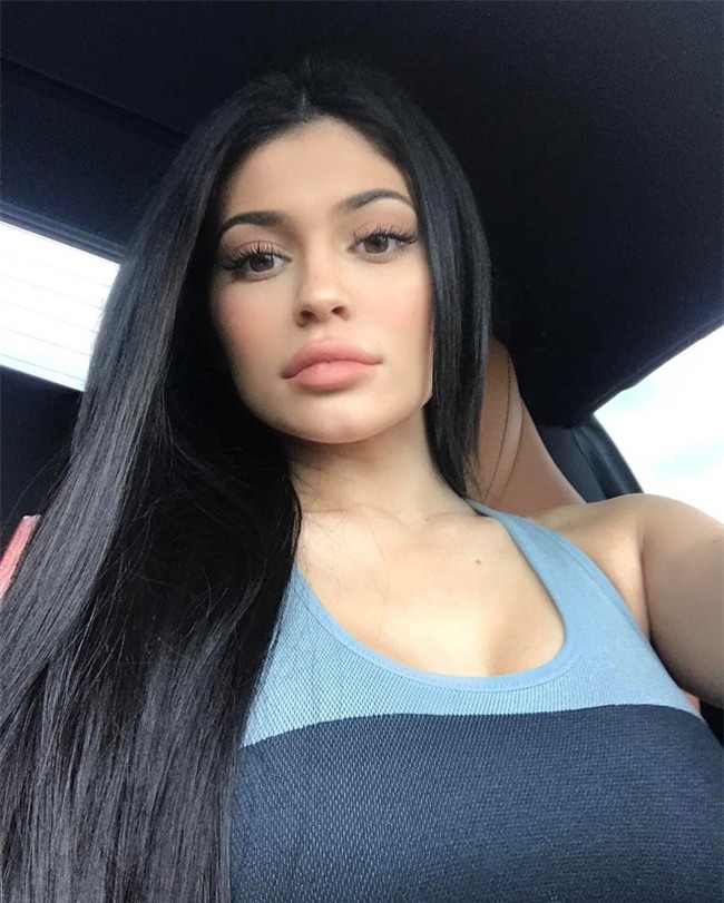 Cả showbiz Việt bây giờ toàn chạy theo phong cách trang điểm mắt đậm môi tều giống Kylie Jenner - Ảnh 6.