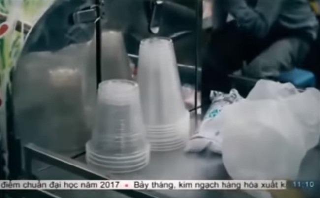 Tuyệt đối không sử dụng vật dụng này để đựng thức ăn nóng