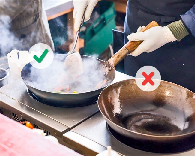 Chảo thật nóng mới chiên xào nhưng thế nào là đủ độ, muốn biết chỉ cần nắm những mẹo sau - Ảnh 2.