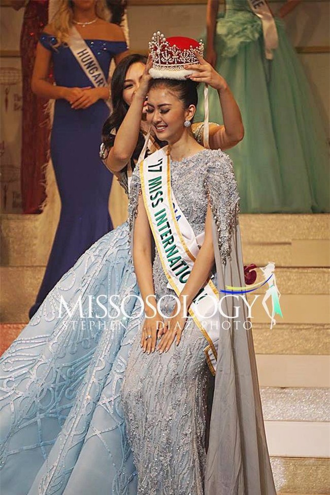 Nhan sắc xinh đẹp của đại diện Indonesia, cô gái đánh bại hơn 70 đối thủ vừa đăng quang Miss International 2017 - Ảnh 2.