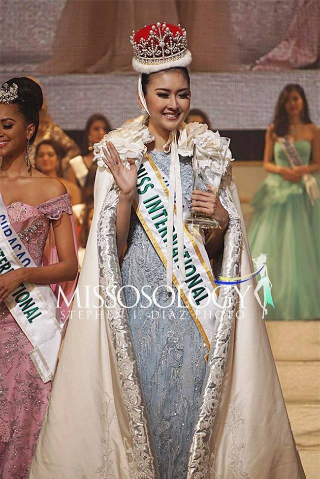 Nhan sắc xinh đẹp của đại diện Indonesia, c&#244; g&#225;i đ&#225;nh bại hơn 70 đối thủ vừa đăng quang Miss International 2017 - Ảnh 2.