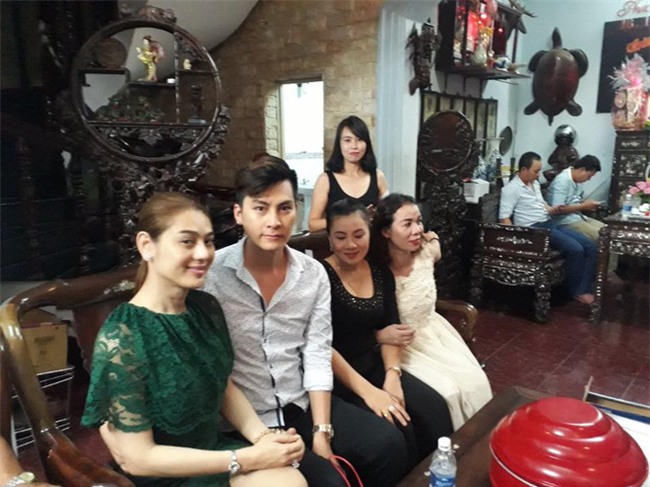 Lâm Khánh Chi và bạn trai rơi nước mắt vỡ òa hạnh phúc trong ngày dạm ngõ - Ảnh 1.