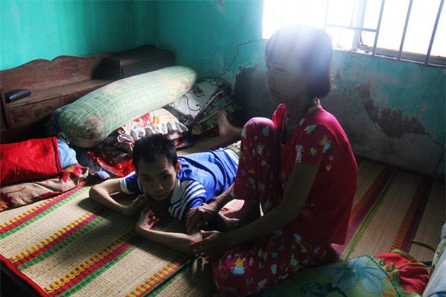 nguoi dan ba bat hanh va uoc mo duoc mot lan con trai goi “me oi!...” - 3