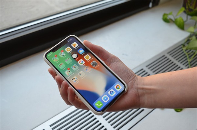Nghe Jony Ive kể về "thâm cung bí sử" của Apple - 2