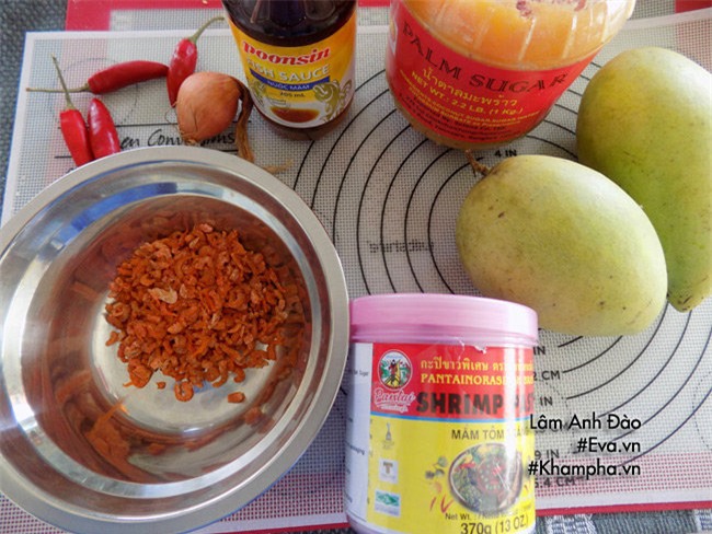 tuyet chieu lam nuoc mam ruoc cham xoai xanh than thanh khien chi em me man - 1