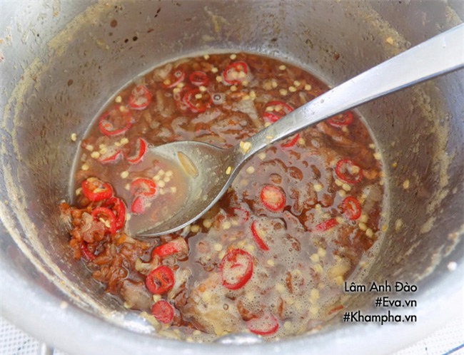 tuyet chieu lam nuoc mam ruoc cham xoai xanh than thanh khien chi em me man - 4