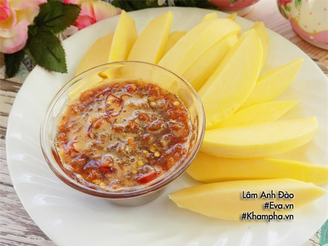 tuyet chieu lam nuoc mam ruoc cham xoai xanh than thanh khien chi em me man - 5