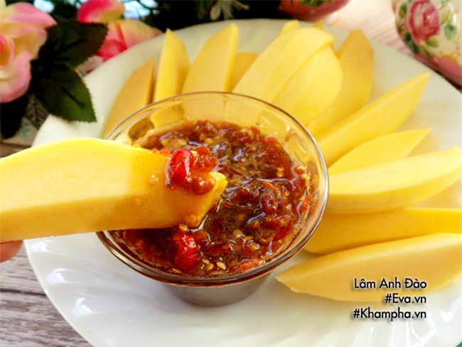 tuyet chieu lam nuoc mam ruoc cham xoai xanh than thanh khien chi em me man - 6