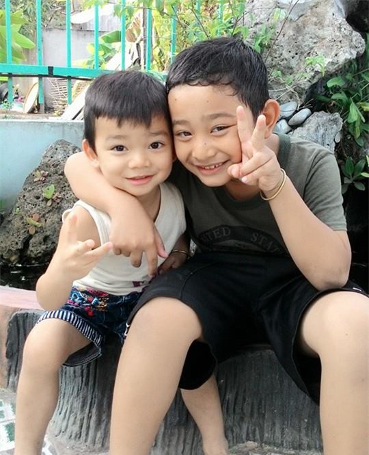 co gai deo day vang len san khau khien tran thanh