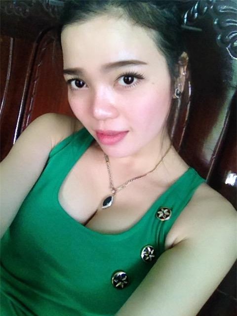 co gai deo day vang len san khau khien tran thanh