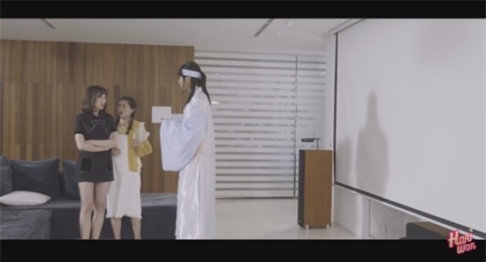 Hari Won nổi điên khi bị người lạ xông vào phòng tắm trong tập 2 của Thiên ý-1