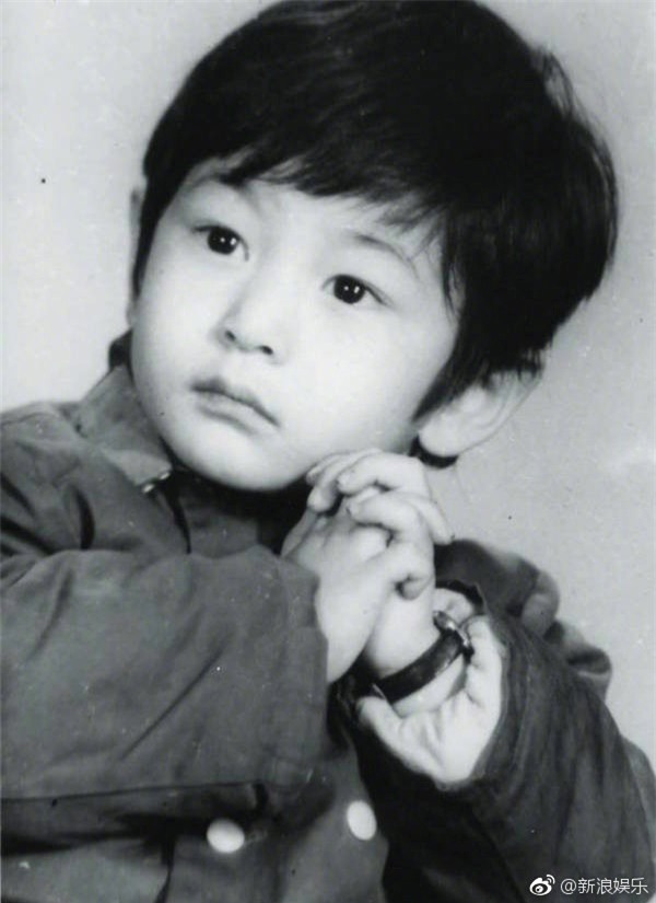 Hình ảnh quý tử nhà Angela Baby - Huỳnh Hiểu Minh lần đầu được paparazzi tiết lộ: Bụ bẫm đáng yêu giống bố ngày nhỏ y xì đúc! - Ảnh 8.