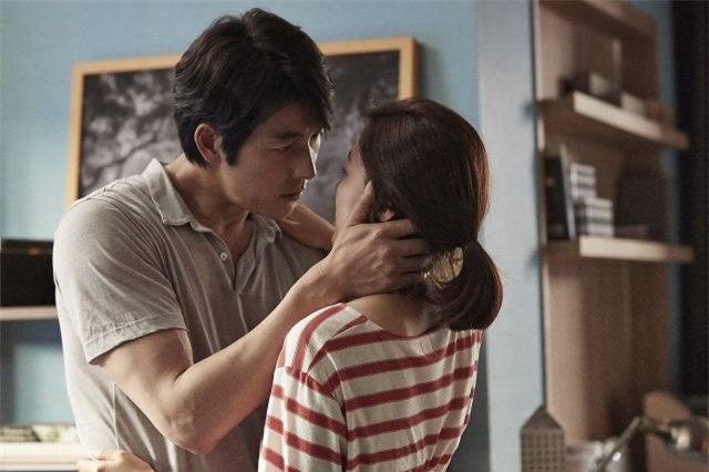 ac mong lay chong cuong ghen: di tam 30 phut cung phai cam dien thoai de nghe - 1