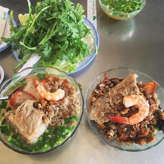 4 quán ăn bình dân vừa ngon, vừa dễ đụng người nổi tiếng ở Sài Gòn - Ảnh 3.