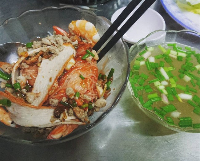 4 quán ăn bình dân vừa ngon, vừa dễ đụng người nổi tiếng ở Sài Gòn - Ảnh 5.