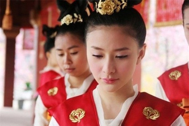 Sự thật sau cánh cửa hoàng cung xưa: Cung nữ ngủ không được ngửa mặt, bỏ trôi thanh xuân trong cảnh lạnh lùng - Ảnh 2.