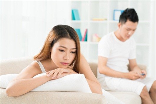 7 dau hieu ngam mach chong ban dang ngoai tinh - 1