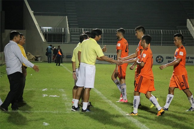 HLV Le Huynh Duc chia tay CLB Da Nang hinh anh 1