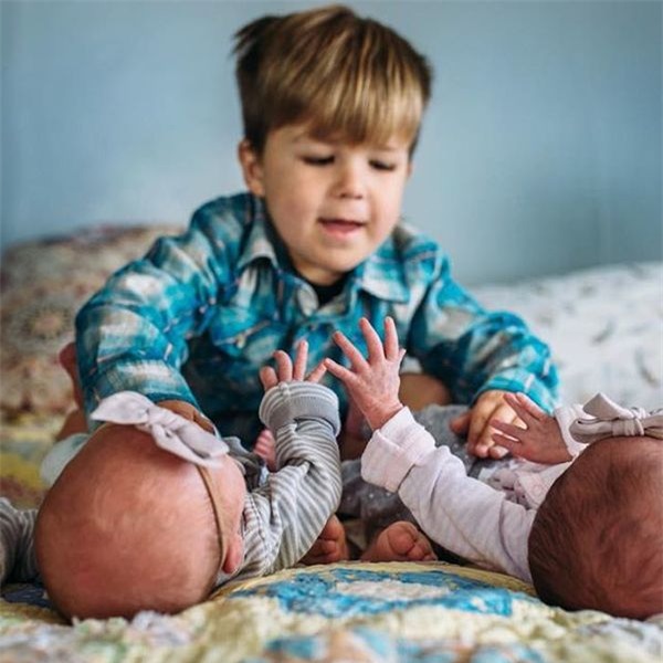 nhin vung bung "nhau nhi" sau sinh cua me, con trai lon ngac nhien: "bung me bi lam sao vay?" - 9