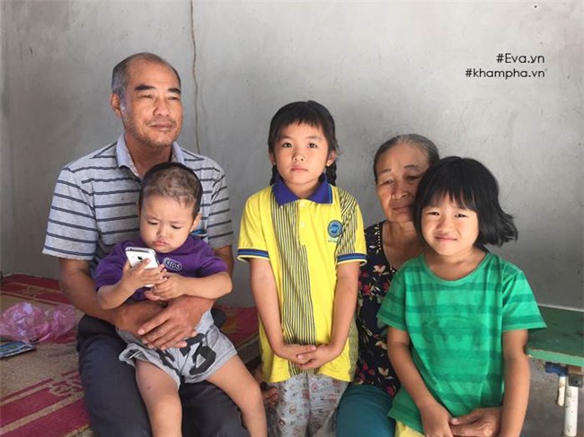 cuoc song thieu vong tay me cua be gai tung tan mat chung kien me va em bi duoi nuoc - 1