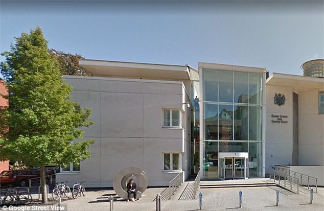 Người tình cưỡng hiếp con gái, mẹ không ngăn cản mà con ra tay giúp đỡ khiến con mang thai - Ảnh 1.