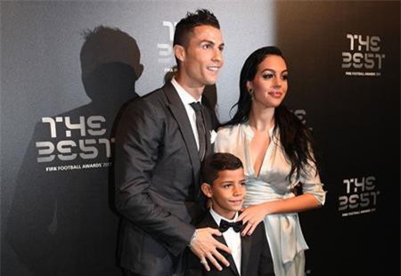 Gia đình C.Ronaldo giờ đã hoàn thiện