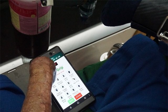 cuoc song moi cua chien si song sot trong vu truc thang roi o hn khi co ban tay gia - 10