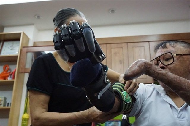 cuoc song moi cua chien si song sot trong vu truc thang roi o hn khi co ban tay gia - 1