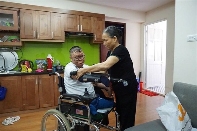 cuoc song moi cua chien si song sot trong vu truc thang roi o hn khi co ban tay gia - 5