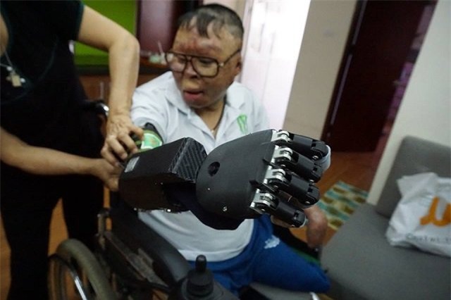 cuoc song moi cua chien si song sot trong vu truc thang roi o hn khi co ban tay gia - 6